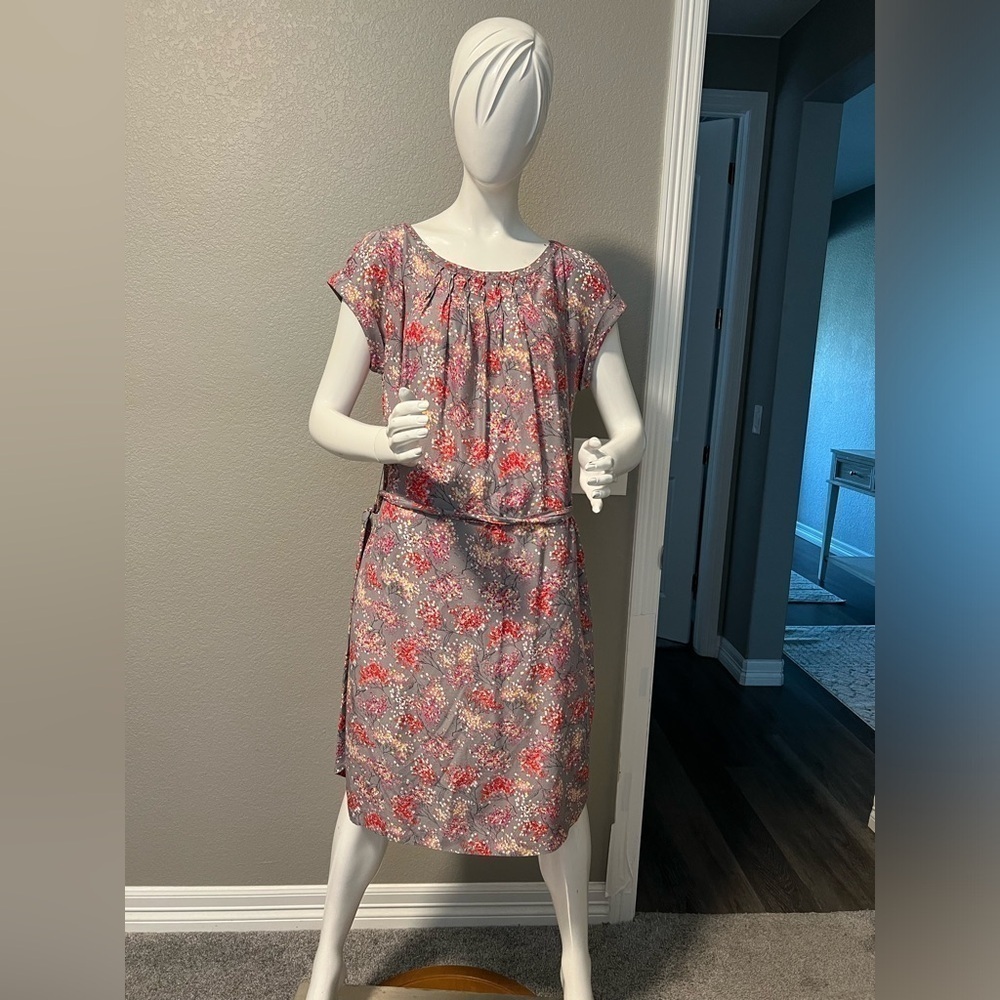 Boden Gray Floral Silk Blend Short Sleeve Tie-Waist Knee-Length Dress si…